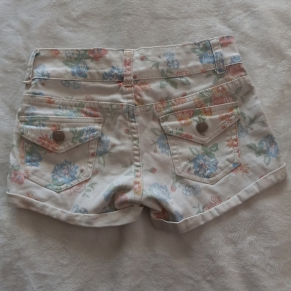 MISS JEANS WHITE FLORAL SHORTS. GIRLS SIZE 8. - Picture 2 of 8